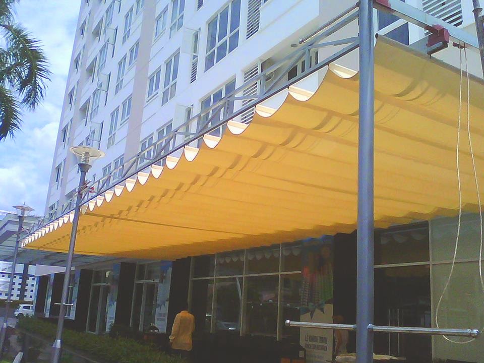 Bạt mái xếp che nắng mưa